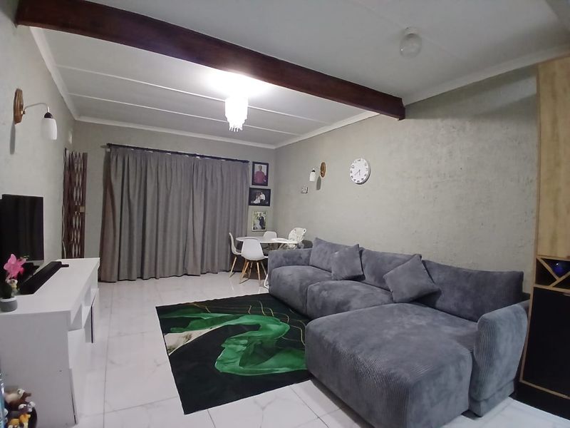 Neat 2 bedroom unit to rent in the heart of Uvongo - Photo 2