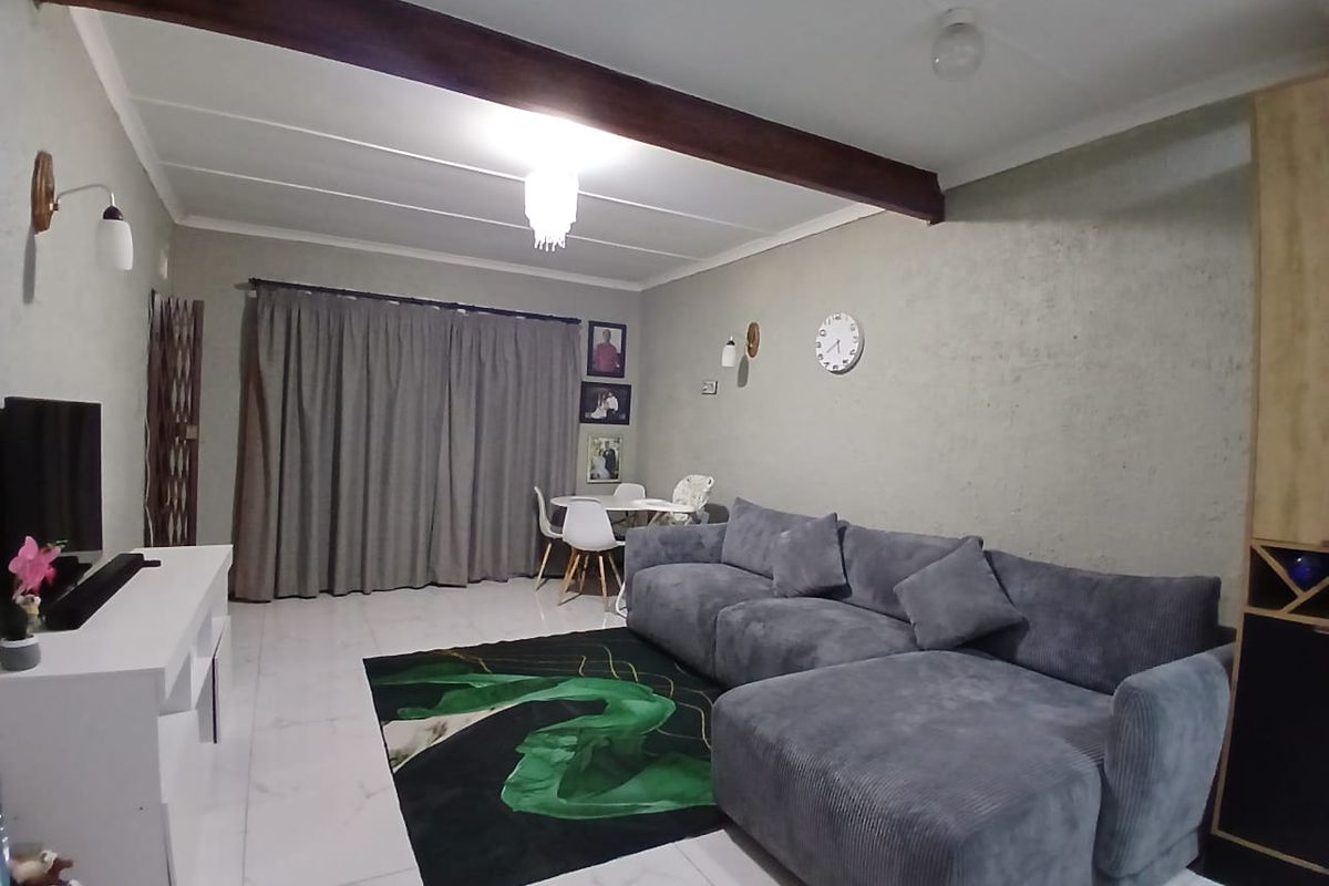 Neat 2 bedroom unit to rent in the heart of Uvongo - Photo 2