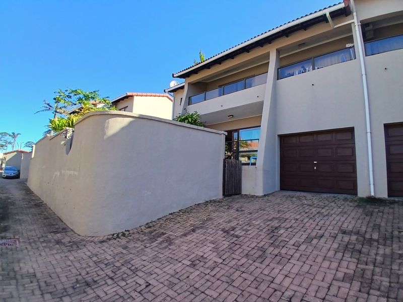 Coastal Living at Its Best – Charming Duplex Townhouse in Uvongo Beach - Photo 1