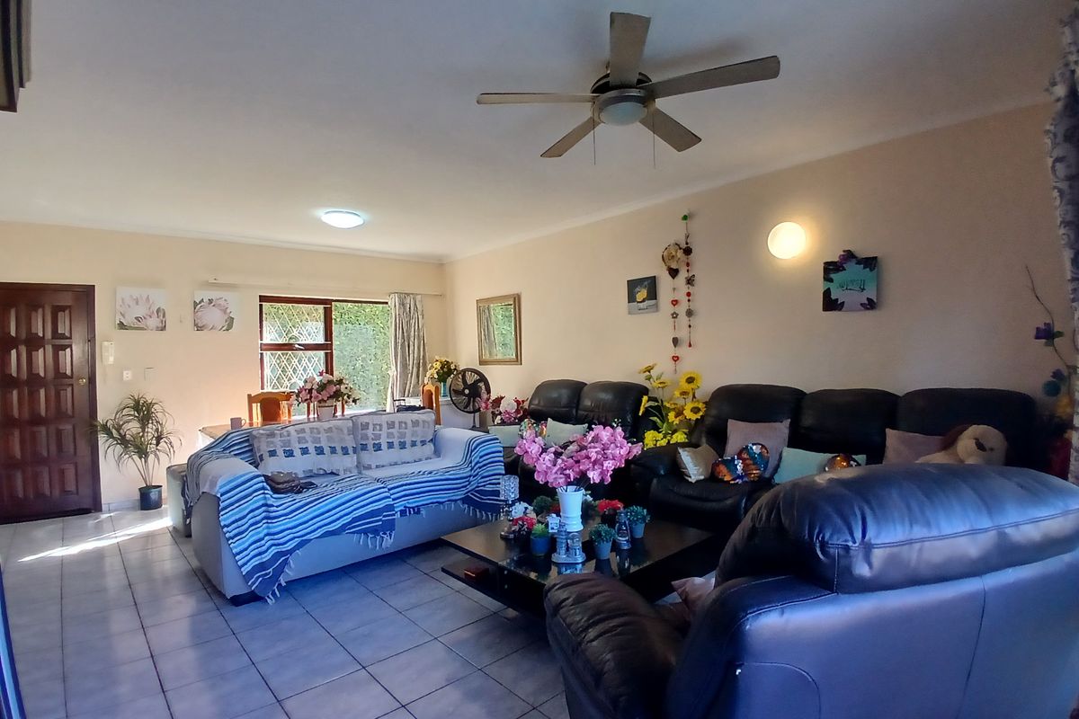 Coastal Living at Its Best – Charming Duplex Townhouse in Uvongo Beach - Photo 4