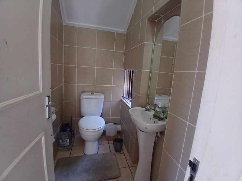 Coastal Living at Its Best – Charming Duplex Townhouse in Uvongo Beach - Photo 7