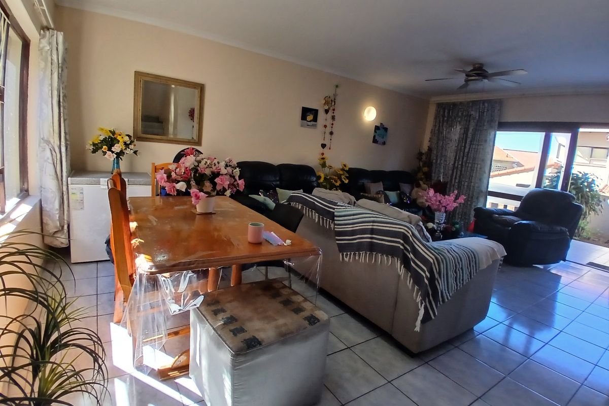 Coastal Living at Its Best – Charming Duplex Townhouse in Uvongo Beach - Photo 5
