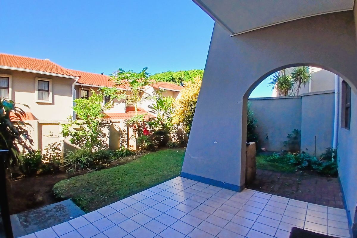 Coastal Living at Its Best – Charming Duplex Townhouse in Uvongo Beach - Photo 2