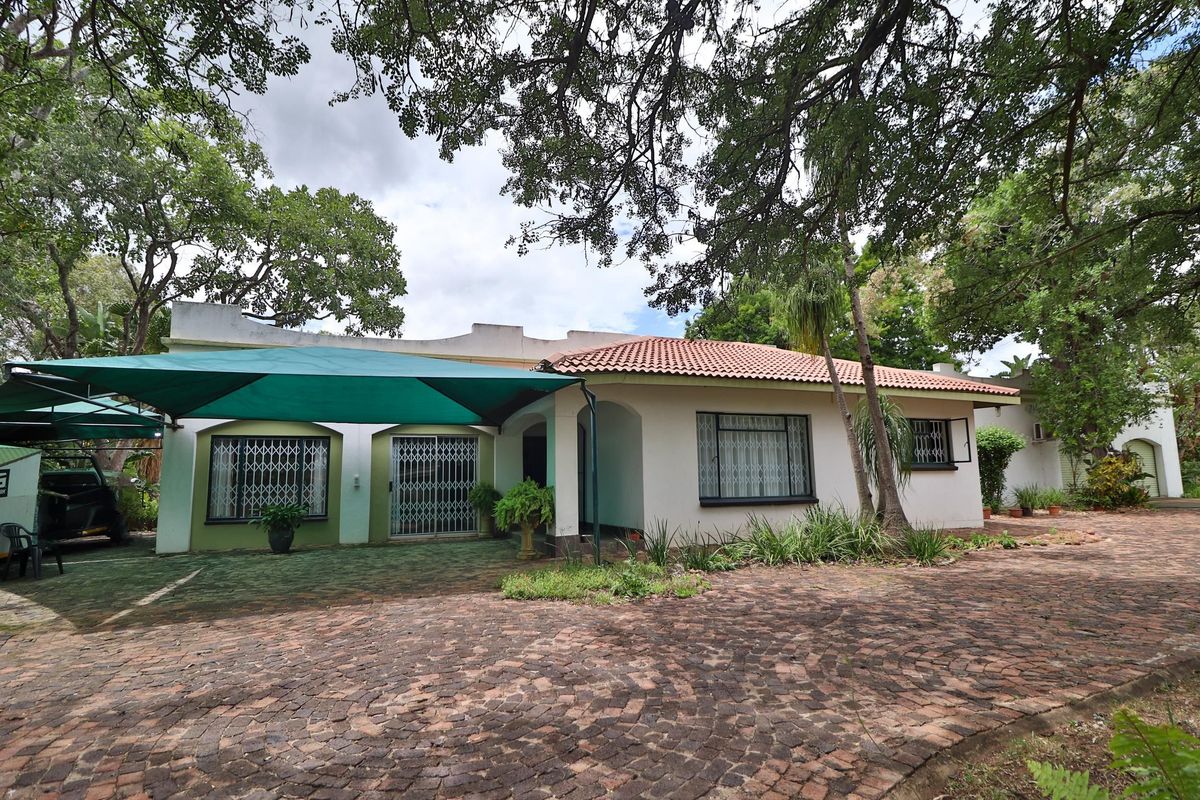 Timeless charm overlooking a wild life estate - Photo 2