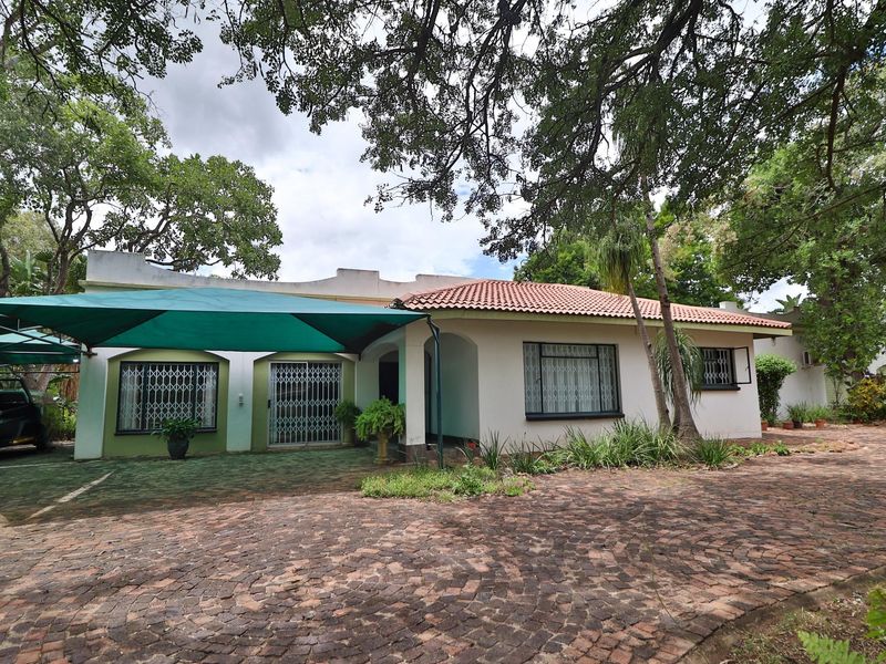 Timeless charm overlooking a wild life estate - Photo 2