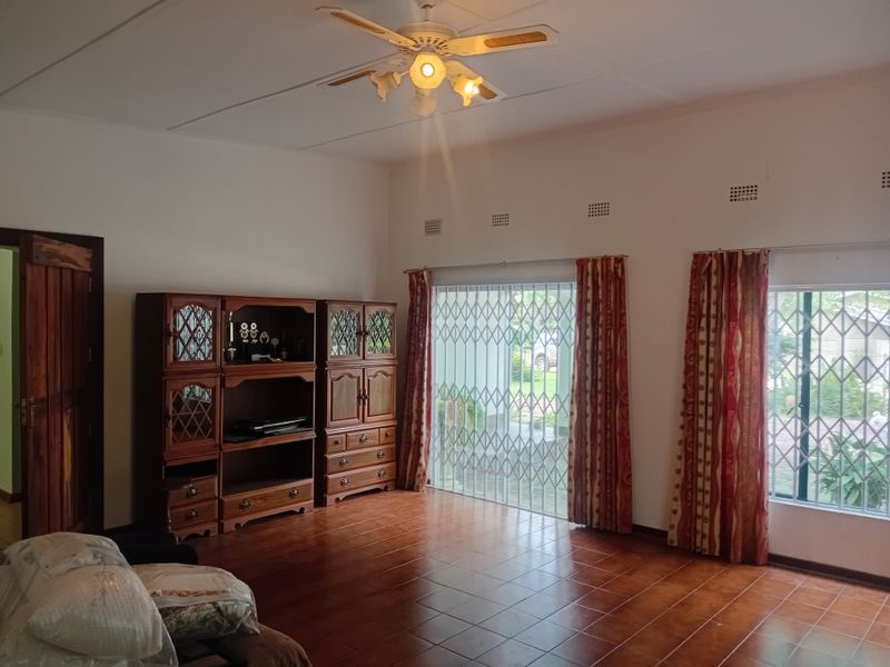 Timeless charm overlooking a wild life estate - Photo 9