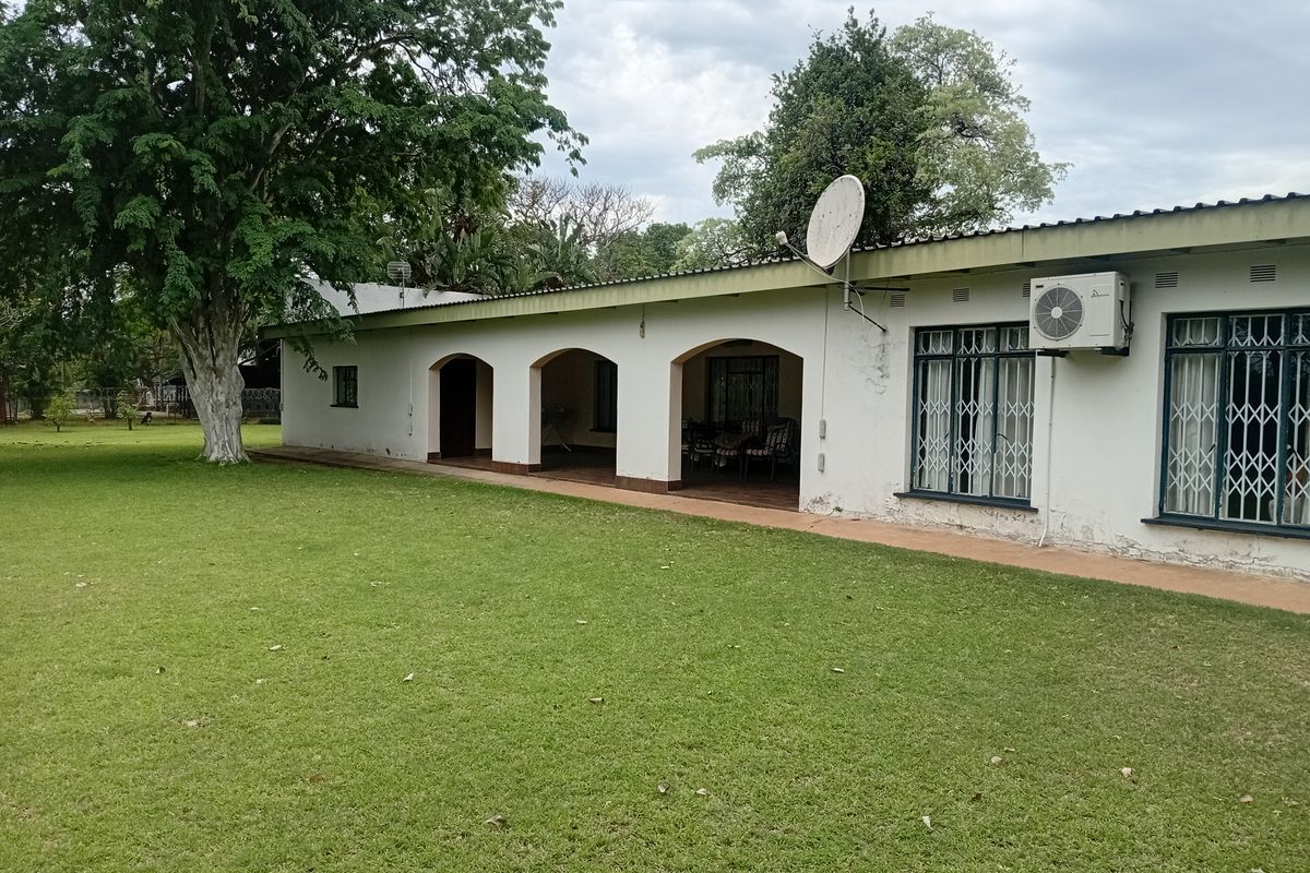 Timeless charm overlooking a wild life estate - Photo 3