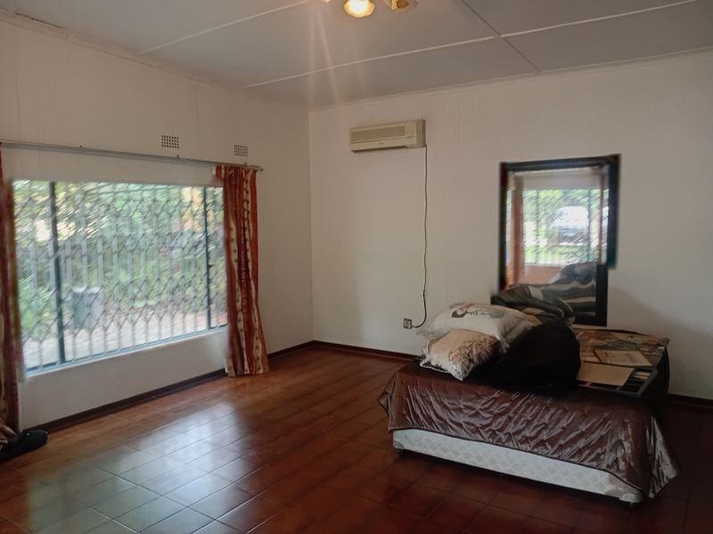 Timeless charm overlooking a wild life estate - Photo 8