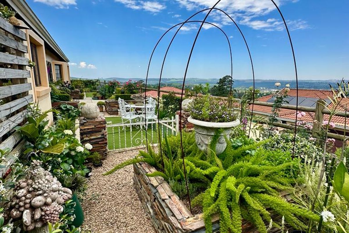 Unit 137 – Move-In Ready 3-Bedroom Home with Enclosed Patio & Scenic Views - Photo 3