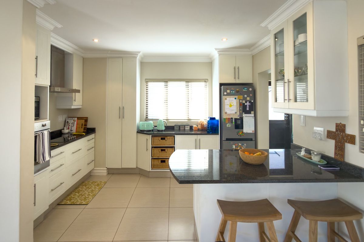 Umhlali Golf Estate Family Home with elevated views - Photo 5