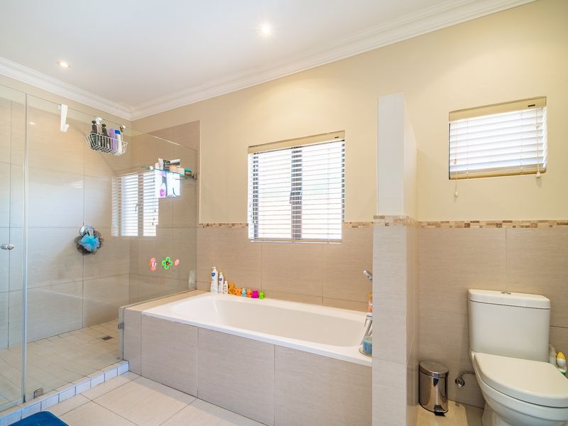 Umhlali Golf Estate Family Home with elevated views - Photo 9