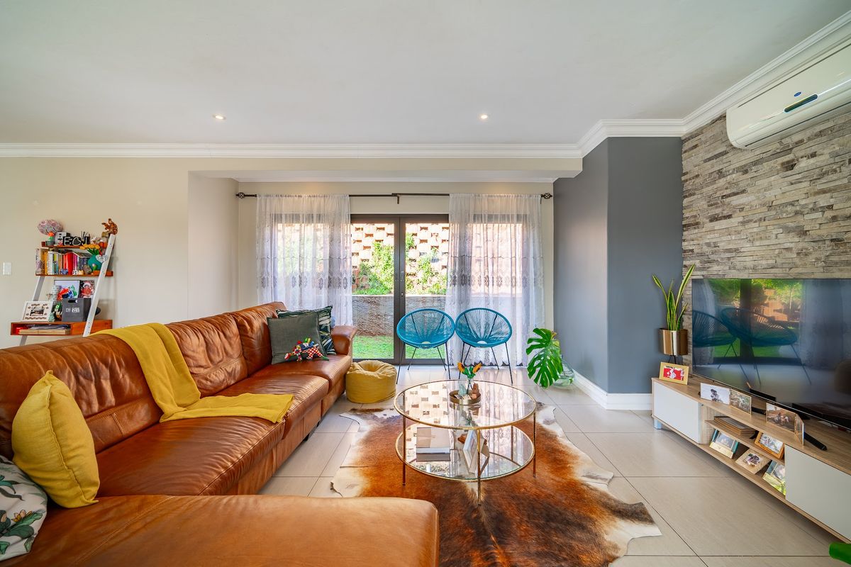 Umhlali Golf Estate Family Home with elevated views - Photo 2