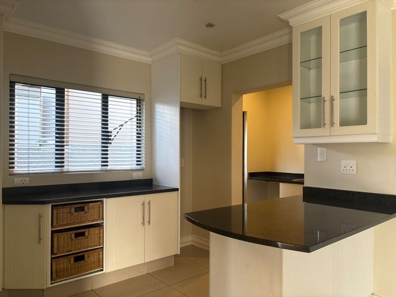 Stunning 3-bedroom house for sale in Umhlali Golf Estate, Ballito – luxury living awaits you! - Photo 10
