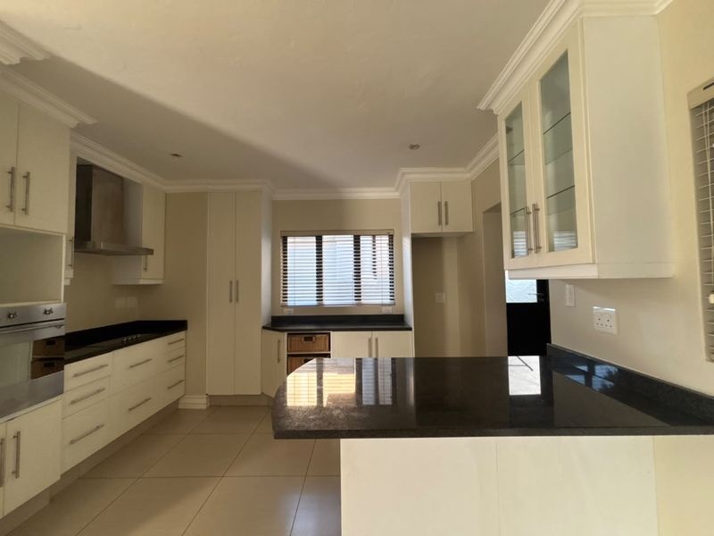 Stunning 3-bedroom house for sale in Umhlali Golf Estate, Ballito – luxury living awaits you! - Photo 8