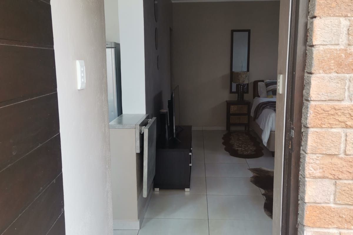 Modern fully furnished cottage in Glenanda to rent - Photo 3