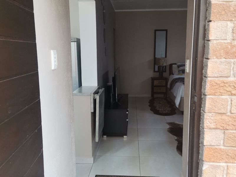 Modern fully furnished cottage in Glenanda to rent - Photo 3
