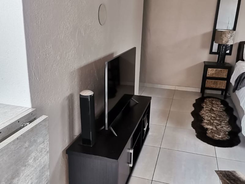 Modern fully furnished cottage in Glenanda to rent - Photo 9