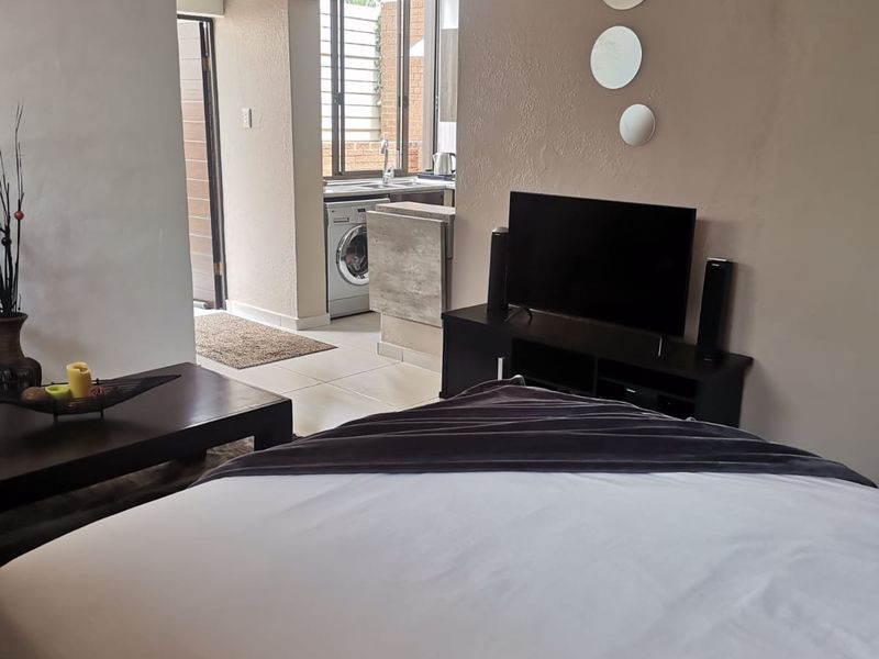 Modern fully furnished cottage in Glenanda to rent - Photo 8