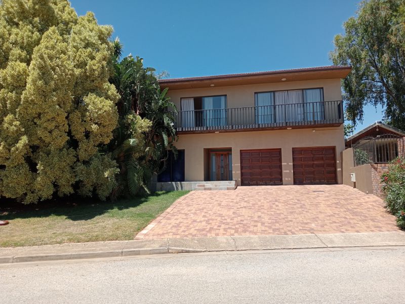 Dream Family Home in Vanes Estate! - Photo 2