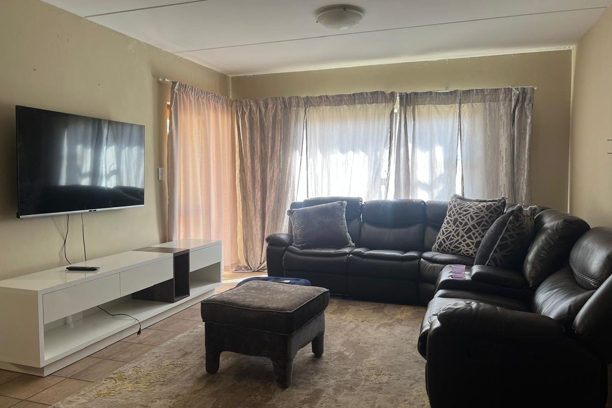 Charming 3-bedroom townhouse to let - perfect for comfortable family living! - Photo 4