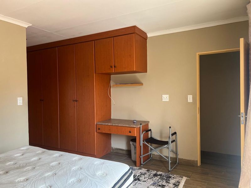 Charming 3-bedroom townhouse to let - perfect for comfortable family living! - Photo 9