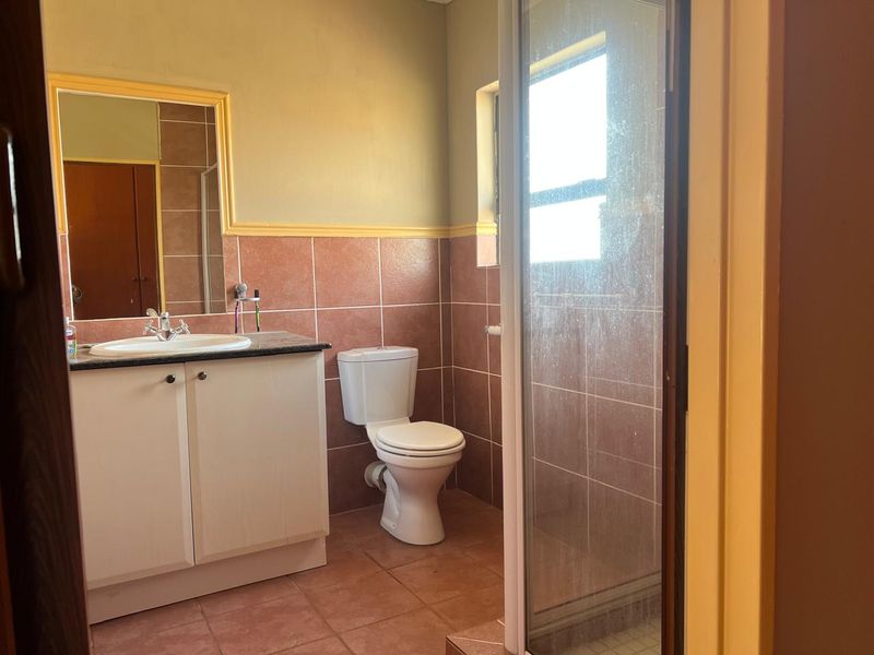 Charming 3-bedroom townhouse to let - perfect for comfortable family living! - Photo 10