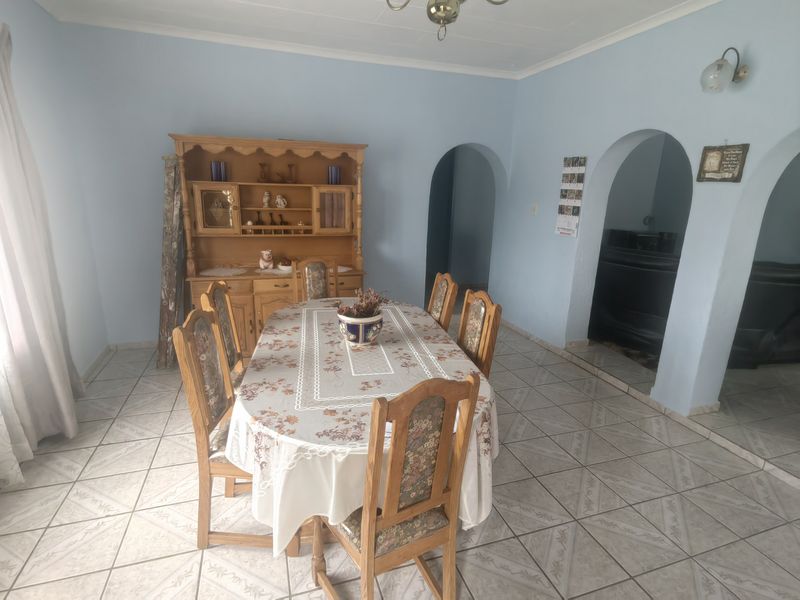 Brand New Renovation! 3 Bedrooms 2 Bathroom Double Garage Family Home - Photo 2