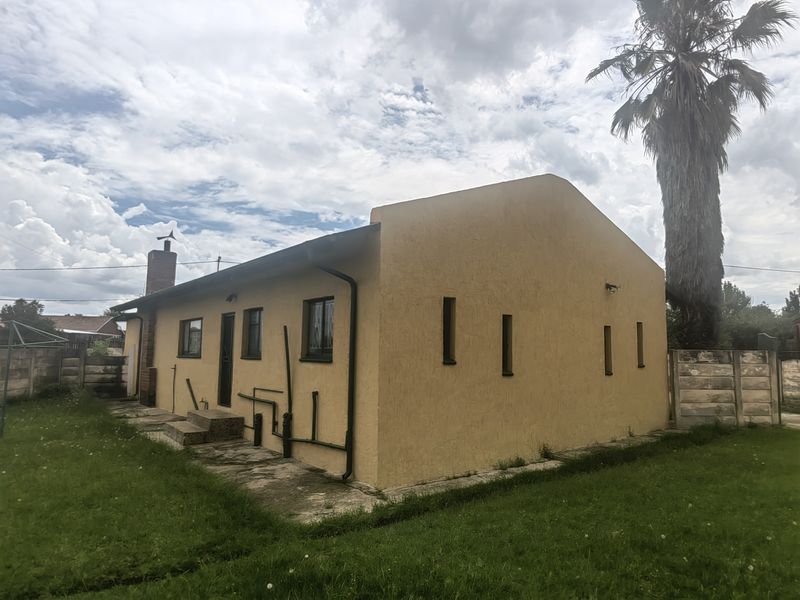 Brand New Renovation! 3 Bedrooms 2 Bathroom Double Garage Family Home - Photo 9