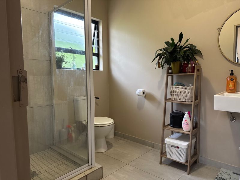 Modern One Bedroom One Bathroom Apartment is available to Rent in Hilton - Photo 5