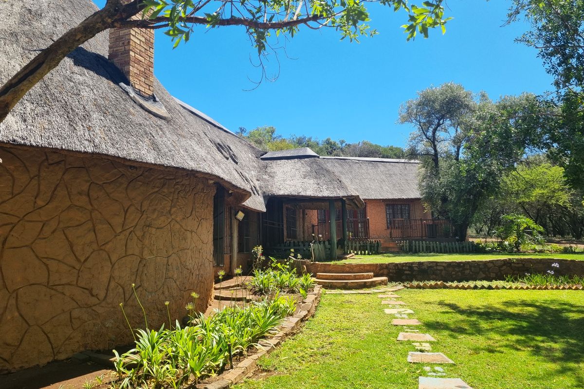 Twin Oaks – 2 Homes on 8.4ha -  a Tranquil Country Estate! - Photo 5