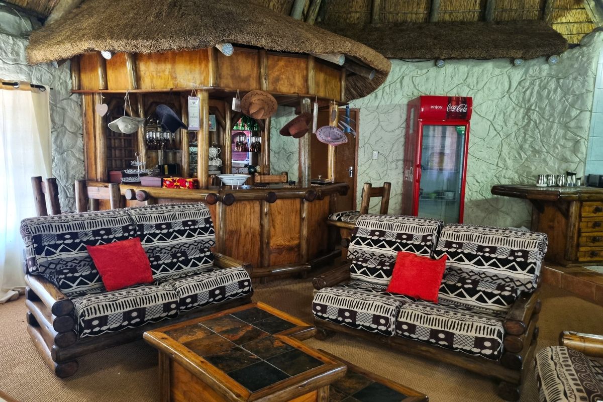 Twin Oaks – 2 Homes on 8.4ha -  a Tranquil Country Estate! - Photo 2