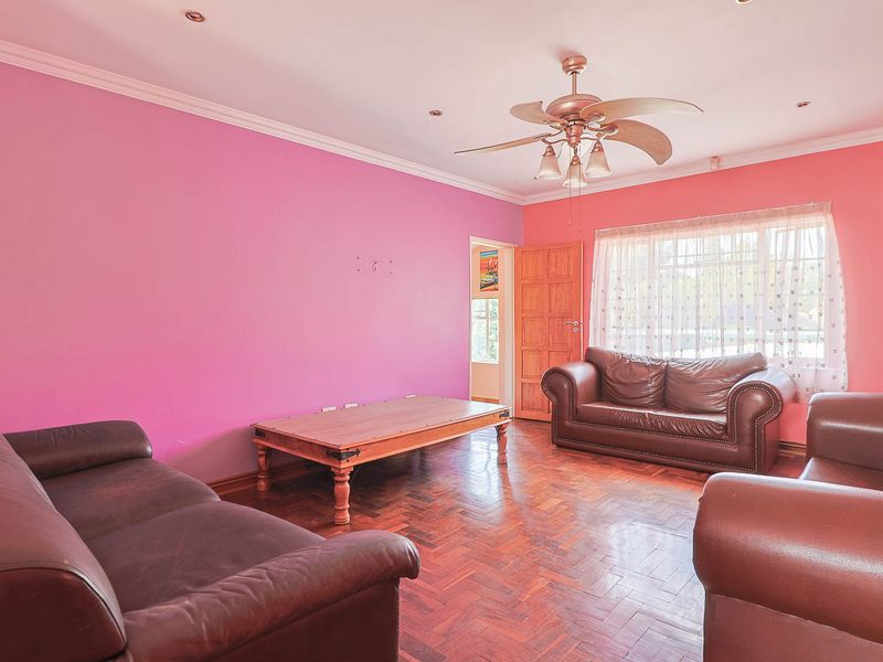 Attractive Family Home with Rental Income Potential and Home Office - Photo 4