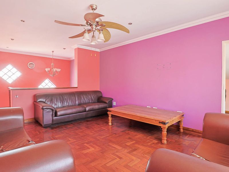 Attractive Family Home with Rental Income Potential and Home Office - Photo 5