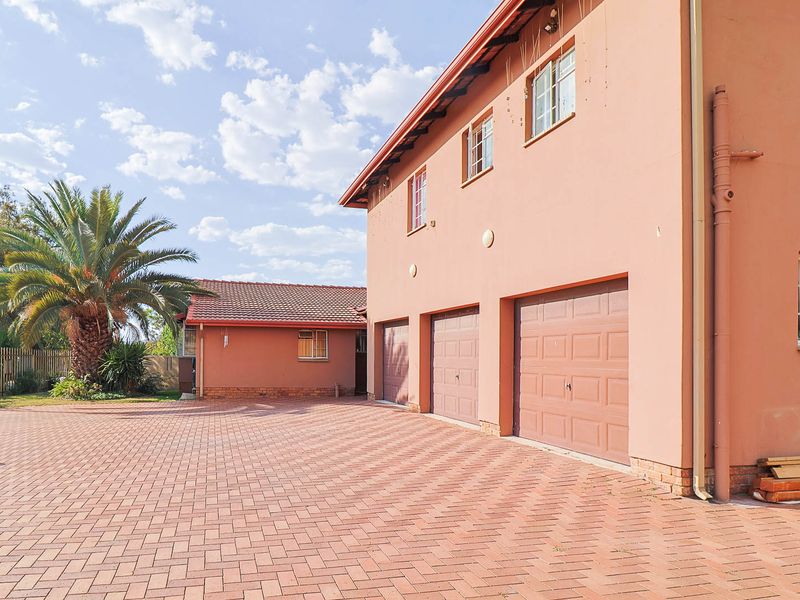 Attractive Family Home with Rental Income Potential and Home Office - Photo 2