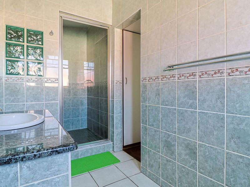 Attractive Family Home with Rental Income Potential and Home Office - Photo 10