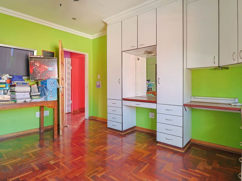 Attractive Family Home with Rental Income Potential and Home Office - Photo 9