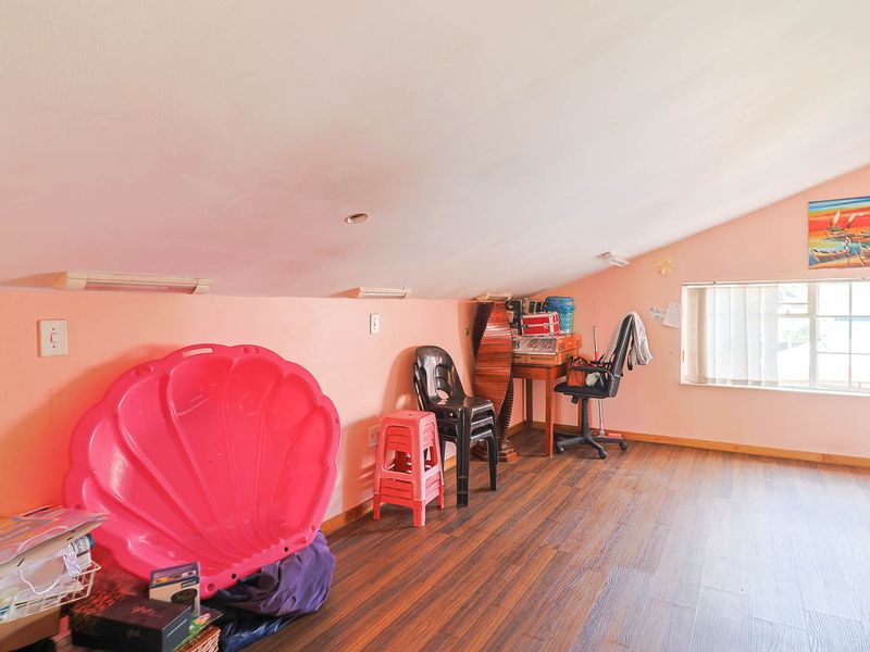 Attractive Family Home with Rental Income Potential and Home Office - Photo 7