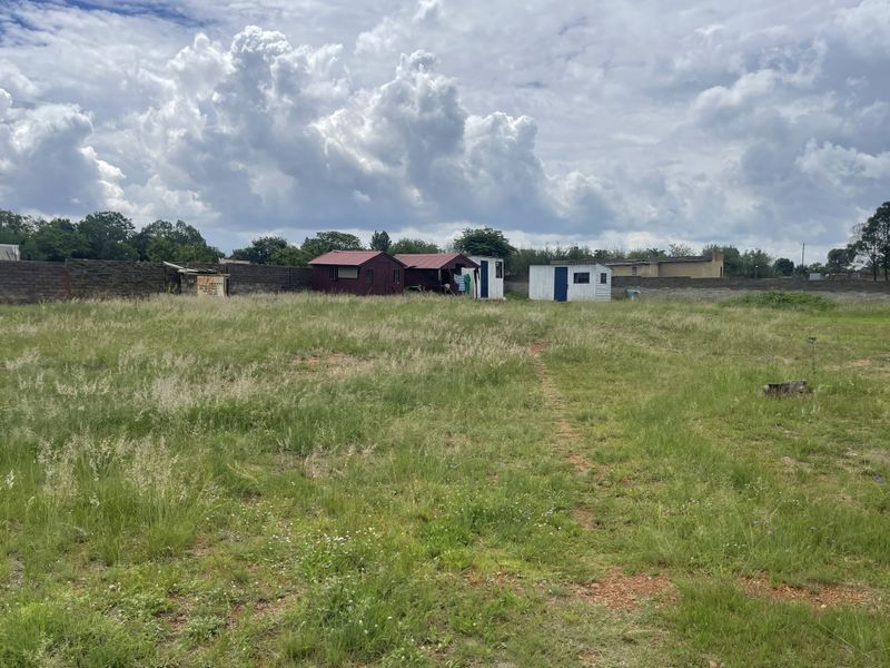 Exceptional Smallholding: 2x3000 Chicken Runs, Spacious Family Home, Loft & 2 Cottages - Photo 9