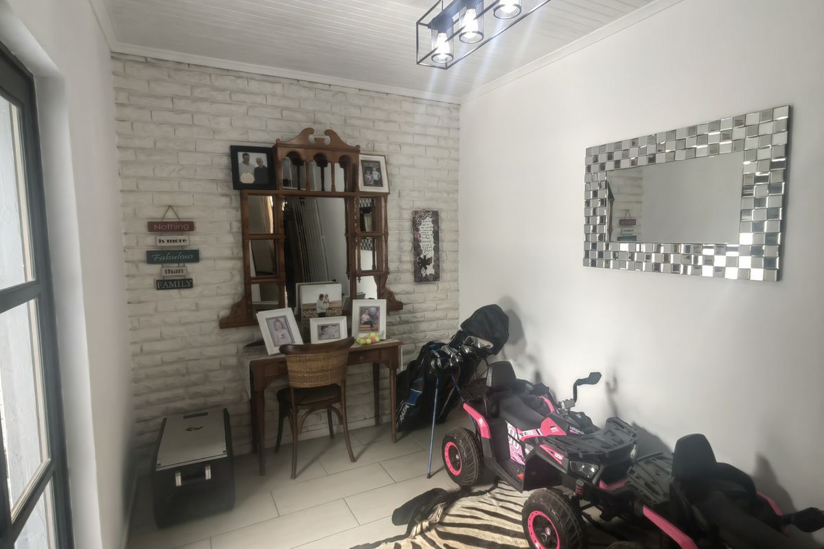 A Dream Home Alert! 5 Bedroom  With a 3 Bedroom Property in the Heart of Ferryvale - Photo 5