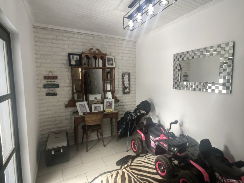 A Dream Home Alert! 5 Bedroom  With a 3 Bedroom Property in the Heart of Ferryvale - Photo 5