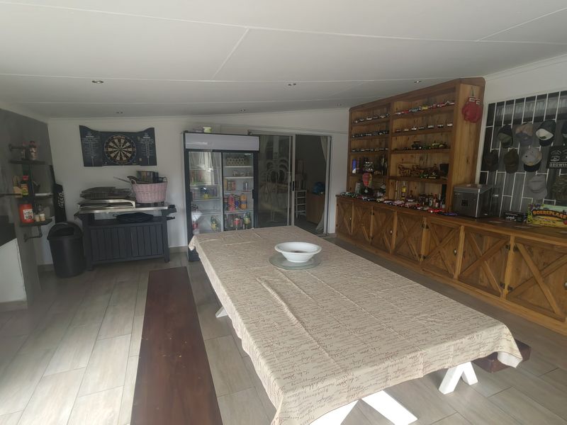 A Dream Home Alert! 5 Bedroom  With a 3 Bedroom Property in the Heart of Ferryvale - Photo 4