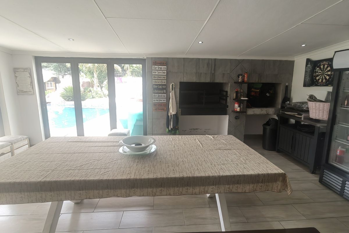 A Dream Home Alert! 5 Bedroom  With a 3 Bedroom Property in the Heart of Ferryvale - Photo 3
