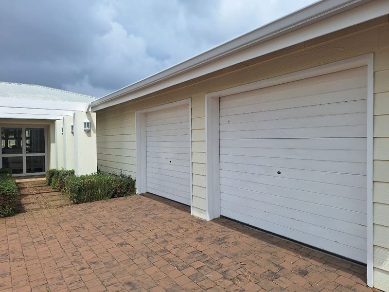 Stunning House With Some Furniture. - Photo 4