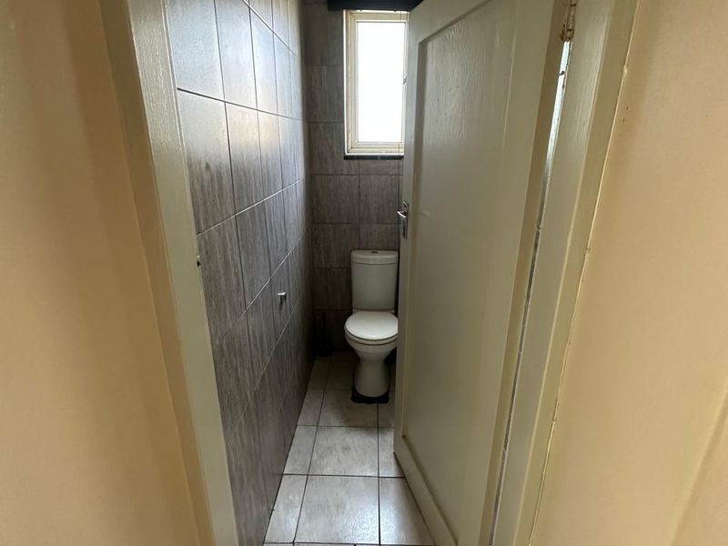 Flat To Rent in The Bluff - Photo 10