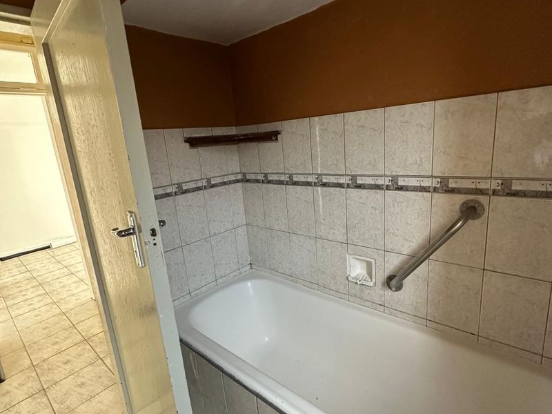 Flat To Rent in The Bluff - Photo 6