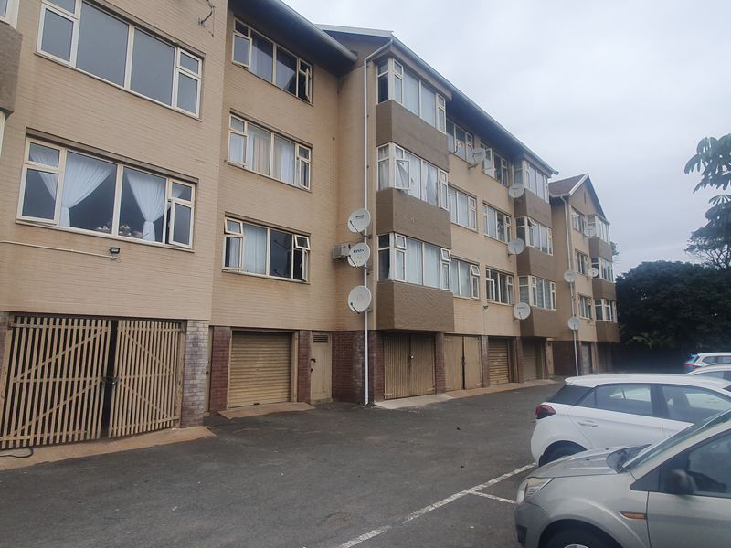 Flat To Rent in The Bluff - Photo 1