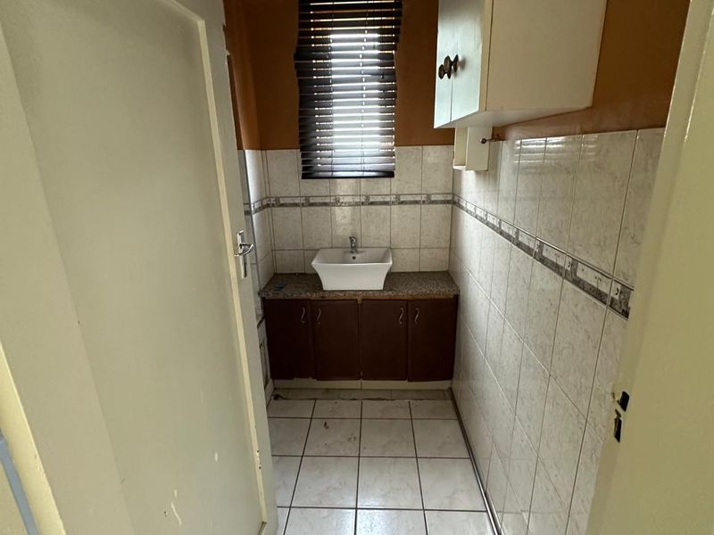 Flat To Rent in The Bluff - Photo 7