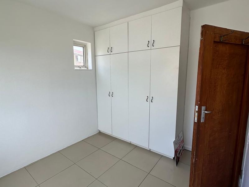 Flat To Rent in The Bluff - Photo 8