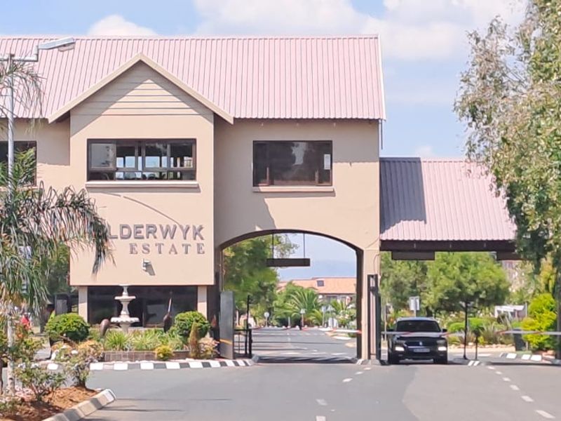 Worry free secure estate lifestyle - Photo 6