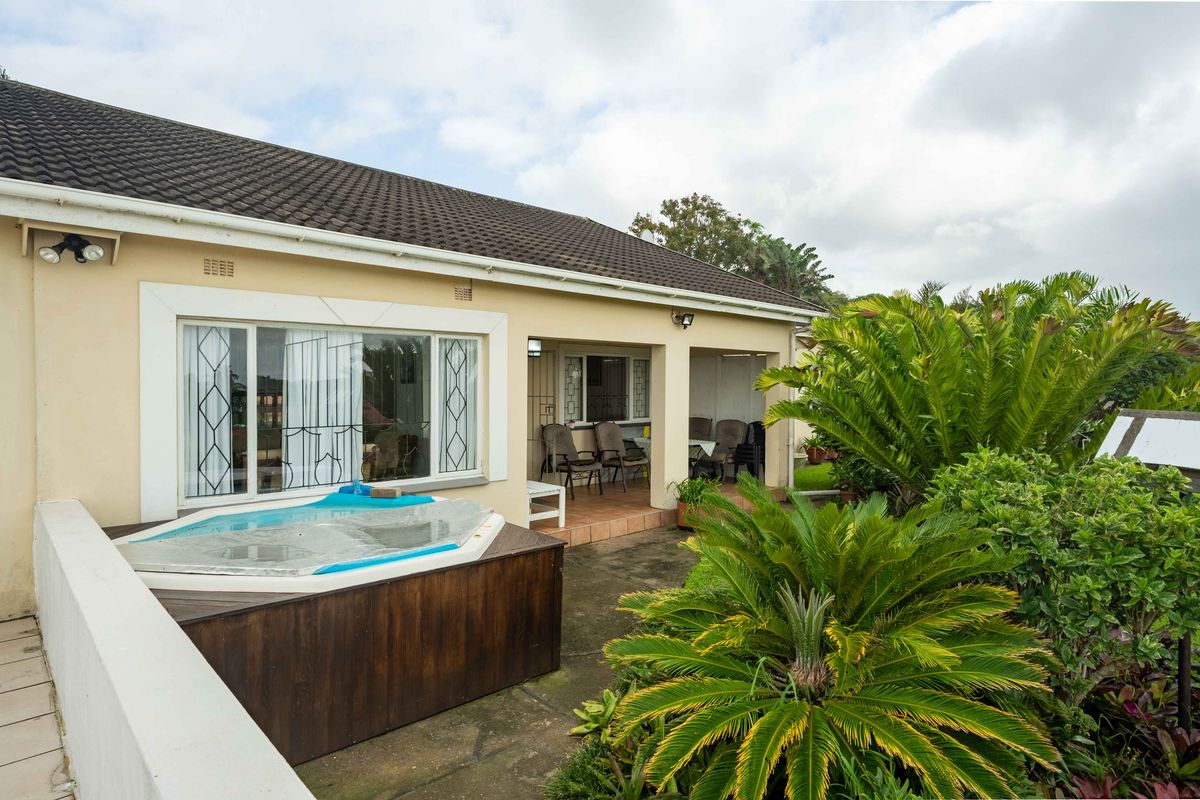 Wake to sea views - Photo 2